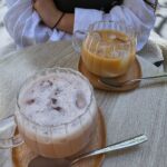 Delphine Wespiser Instagram - L’une des plus belles choses de cette vie, c’est d’avoir des amis de longue date qui ont été témoins de plusieurs versions de vous et vous ont aimé inconditionnellement à travers chaque version.