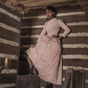 Demi Singleton Instagram - this is sally reeves- brave, daring, headstrong, intelligent. it was a joy to bring her to life. 🖤

watch the season finale! now streaming on @paramountplus

@lawmenbassreeves