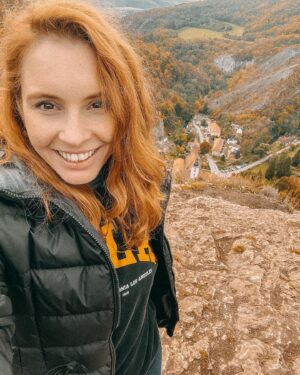 Denisa Nesvačilová Instagram - Podzime, ty tvoje barvy! A to tvoje sluníčko! A ten víkend🖤🤩 
Miluju. Pojď ještě🦊🙏