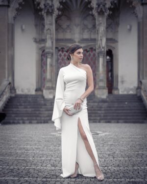 Denisa Pfauserová Instagram - Mám stejně jako většina lidí problém se sebevědomím. Ale tohle byl jeden z těch večerů, kdy vám to prostě děsně sekne a vy to víte! 😎

@anamecz