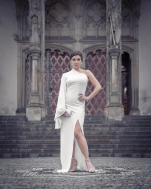 Denisa Pfauserová Instagram - Mám stejně jako většina lidí problém se sebevědomím. Ale tohle byl jeden z těch večerů, kdy vám to prostě děsně sekne a vy to víte! 😎

@anamecz