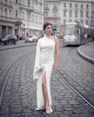 Denisa Pfauserová Instagram - Mám stejně jako většina lidí problém se sebevědomím. Ale tohle byl jeden z těch večerů, kdy vám to prostě děsně sekne a vy to víte! 😎

@anamecz