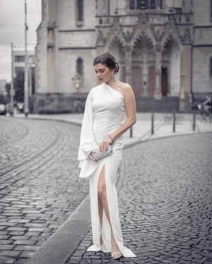 Denisa Pfauserová Instagram - Mám stejně jako většina lidí problém se sebevědomím. Ale tohle byl jeden z těch večerů, kdy vám to prostě děsně sekne a vy to víte! 😎

@anamecz