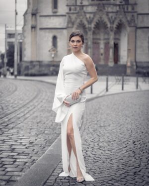 Denisa Pfauserová Instagram - Mám stejně jako většina lidí problém se sebevědomím. Ale tohle byl jeden z těch večerů, kdy vám to prostě děsně sekne a vy to víte! 😎

@anamecz