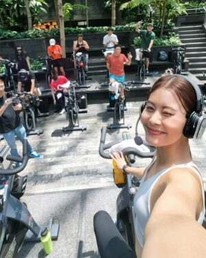 Denise Camillia Tan Instagram - March was unforgettable!❤️‍🔥 I got to spin right next to the mesmerizing rain vortex in Jewel!

Huge thanks to @opposingapore for having me and making it a fun and sweaty experience! The energy was electric!⚡️ 

#OppoWatchX #OppoMeetup #ElevateEveryMoment