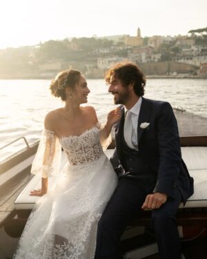 Denise Capezza Instagram - È stato il giorno più folle della nostra vita! Ti amo amore mio 🤍
.
Grazie a @lebaobabsposa per quest'abito da sogno!!
@virum_napoli abito sposo
.
.
scatti di  @studiofotograficocaserta