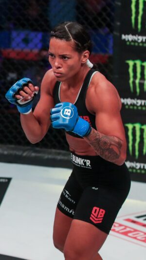 Denise Kielholtz Instagram - 1️⃣ punch is all “Miss Dynamite” needs! 🧨

Will @missdynamite score another highlight reel KO when she faces off against @sumiko.inaba in Chicago on November 17th? 👀

🎟️ #Bellator301 tickets on-sale 𝙉𝙊𝙒  via the 🔗 in our bio.