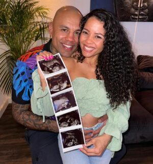 Denise Kielholtz Instagram - We were on our way to fight for a million dollars, until I found out there was something growing in my body..

That was bigger than could put into words..

#Missdynamite #babyiscoming #love