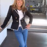 Denise Austin Instagram - 3 moves that you can do right in the kitchen!! Your muscles don’t know if you’re in a fancy gym or in your kitchen, so get some movement in whenever you can! ✨ Push Ups - the easiest way to do a push-up is on the counter! These will work your arms and chest. ✨ Leg Swings - these firm up your inner & outer thighs! ✨ Squat - this workouts your whole lower body, but especially thighs and booty! Hold on to the counter for stability. Check my stories for some more #MondayMotivation… it’s Day 3 of my 2-Week Walking Challenge, and you can still join!!