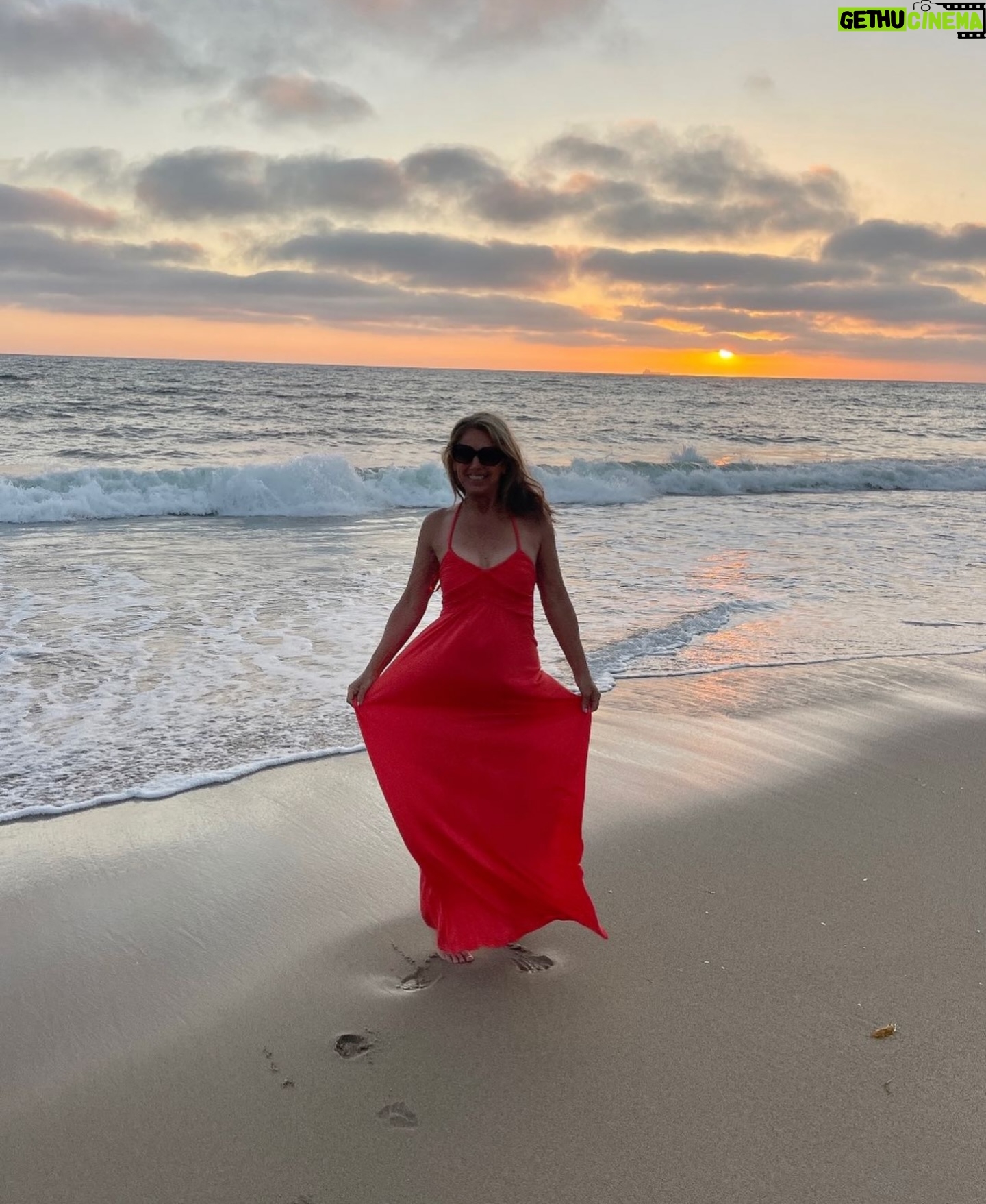 Denise Austin Instagram - Happy Sunday!! I hope you have taken some time to rest, recharge and enjoy your weekend… You deserve it and YOU are worth it!! Let’s all start out tomorrow with a great attitude and here’s to a fantastic week ahead!!!Xoxo