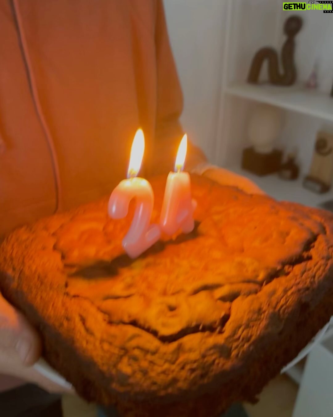Denisse Peña - 23.4K Likes - He cumplido 24 🍰🎀 mis amigas son las mejores y he sido muy feliz, nada mal para un domingo tarde