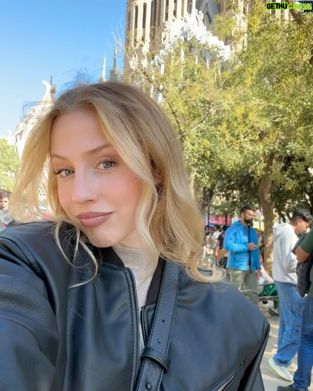 Denisse Peña - 15.3K Likes - Una chica muy feliz 48h en Bcn haciendo todos los planes de turista posibles ✨