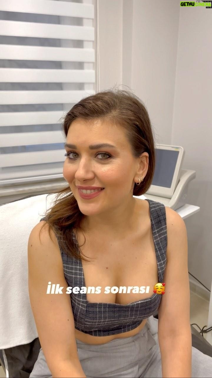 Deniz Bolışık - 13.2K Likes - Ameliyatsız yüz germe işleminde ilk seansta bile gözle görünür sonuçlar👍🏼 Sizde yüz şekillendirmek, cilt gençleştirmek ve yüz inceltme işlemi isterseniz hemen bize ulaşabilirsiniz 🤗