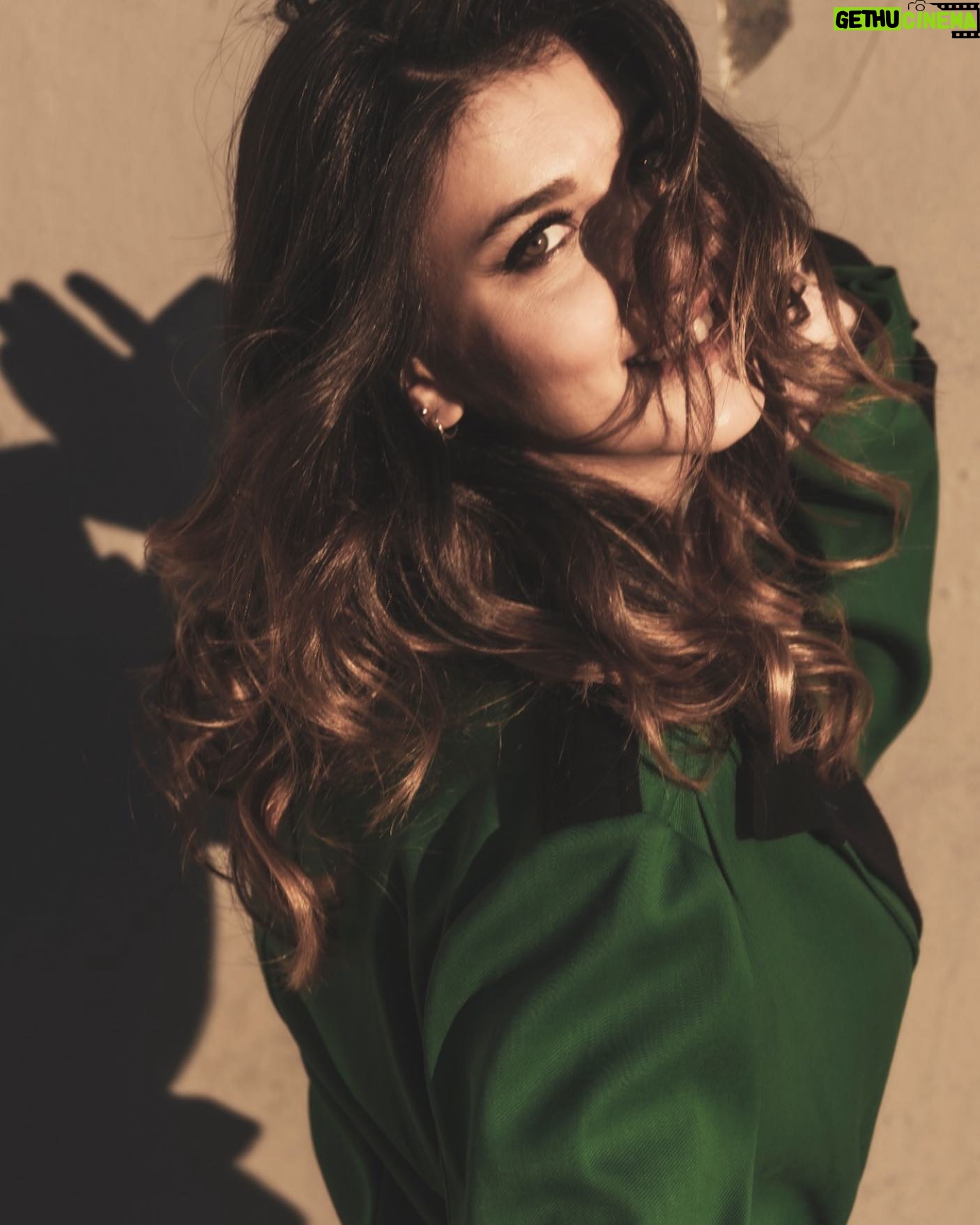Deniz Bolışık - 3K Likes - Hepimizin gözü birbirimizin üzerinde
Asla kopmadık, bağlar daha görünür oluyor, bilmem farkettin mi? 💚💚💚💚💚💚💚💚
📷 @tolgaozgal 👗 @kithandkinofficial