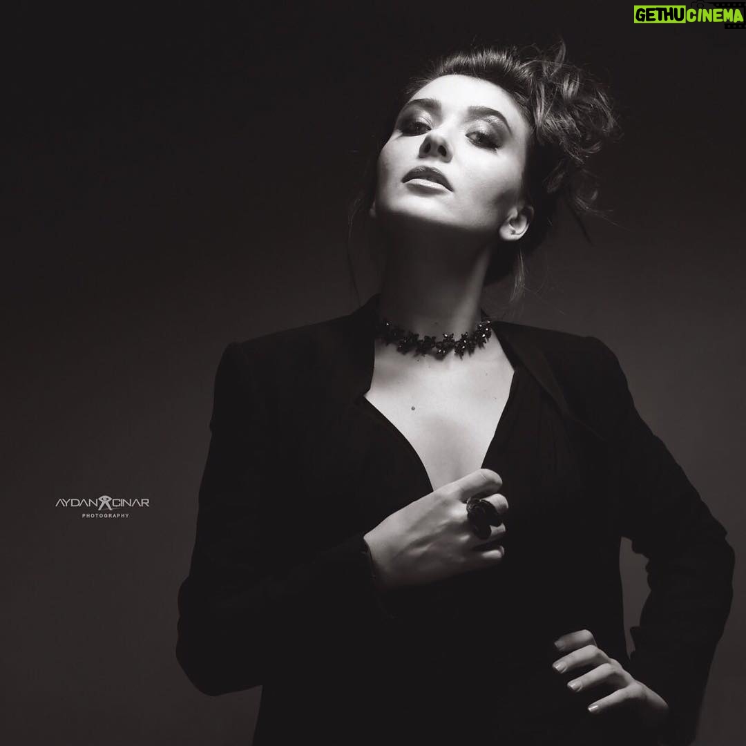 Deniz Bolışık - 3.8K Likes - Dünya Gündemini Takip Eden Niyetimizle;
Kadınlarımızın, Erkeklerimizin ve Çocuklarımızın taciz edilmediği bir yaşamı tercih ediyoruz.. Mesele sadece “İnsan” olmak.. “Time’s Up” ..”The clock has run out on sexual assault, harassment and inequality in the workplace. It's time to do something about it. #timesup #timesup #iamahumanafterall #human #future #aydancinarphotography
Fotograf @aydancinar