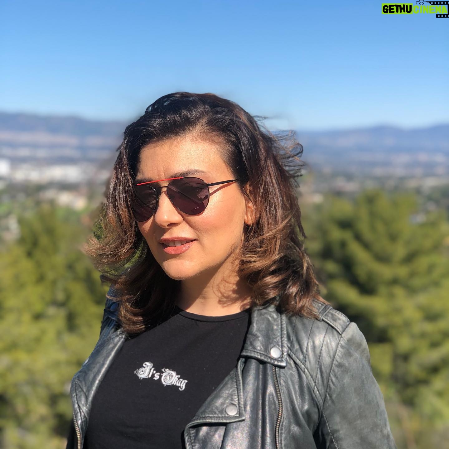 Deniz Bolışık - 2.4K Likes - Sanki her şey çok güneşliymişcesine…