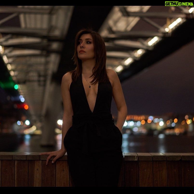 Deniz Bolışık - 3.2K Likes - Bir @bulentbab koymayalı çok olmuştu, ayrıca ben o gece ,
o rüzgarda boşuna mı üşüdüm 😋