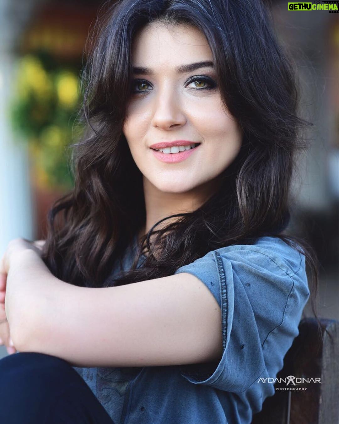 Deniz Bolışık - 5.5K Likes - Yüzünüzün,hatta kalbinizin güldügü bir bayram olmasi dilegiyle... 📷@aydancinar 💄@makeupartist_ayseozocak