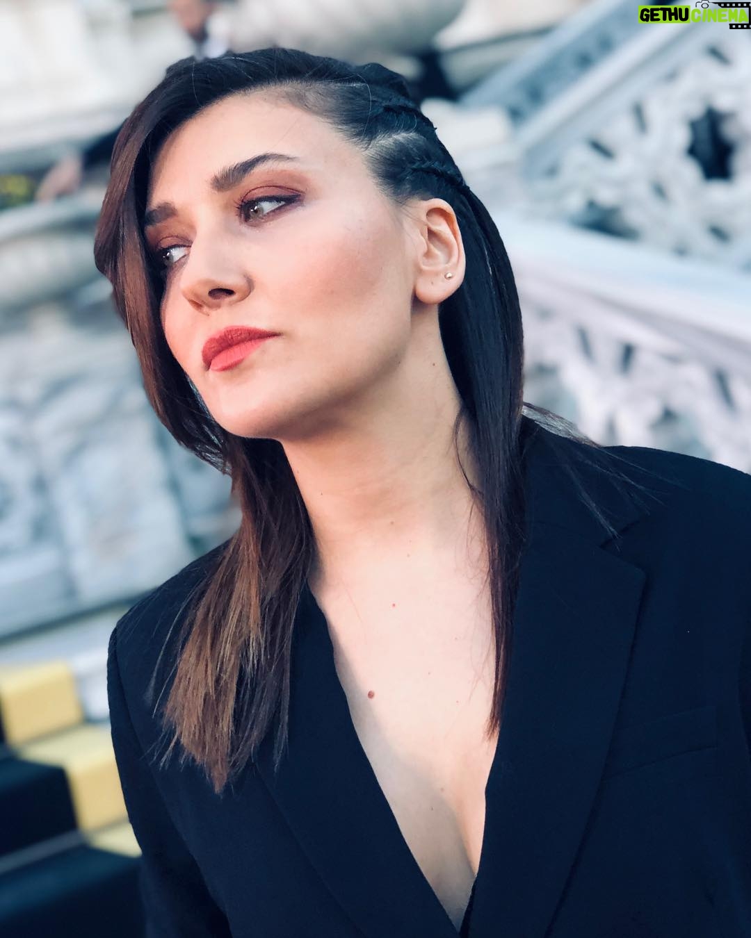 Deniz Bolışık - 4.6K Likes - ♟Saç kökümden kuvvet alıp bir savaş planı kuruyormuşum gibi kafamda...♟Hedef ; #şahmat
#çırağansarayı