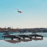 Deniz Barut Instagram – “…kokusuyla, dokusuyla canlandırıyor; kaybolan sesleri duyuruyor. Acıyı, endişeyi ve merakı da uyandırıyor, şefkati ve vicdanı da.”
Çok sevdiğim bir kitap için söylenenlerdi bunlar. İstanbul’a da çok yakıştı.