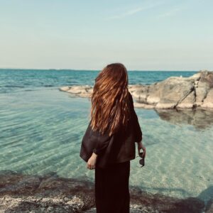 Deniz Barut Instagram - Birbirimize söylediğimiz onca şey…
🌊