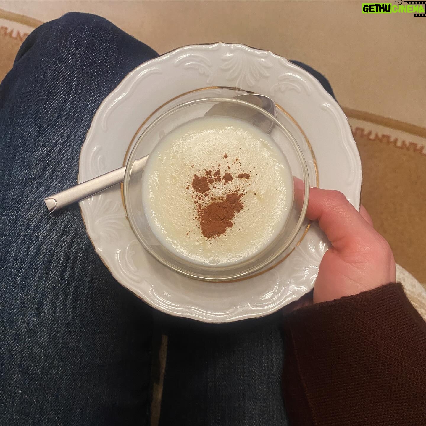 Deniz Barut Instagram - Denizli’nin adım adım yollarıııı oğlan yollarıııı Evlerinin önü bulgur kazanıııı oğlan kazanıııı Herkes sever okuyanı yazanı oğlan yazanııııı… Ve Pamuk ve ben.