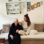 Deniz Barut Instagram - Denizli’nin adım adım yollarıııı oğlan yollarıııı Evlerinin önü bulgur kazanıııı oğlan kazanıııı Herkes sever okuyanı yazanı oğlan yazanııııı… Ve Pamuk ve ben.