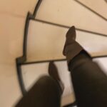 Deniz Barut Instagram - “Ben 4 kişiyim: 1 ben, 2 içimdeki, 3 aynadaki, 4 kalbimdeki... Ben’i geç, içimdeki zaten deli, kır aynadakini. Ya kalbimdeki?” …