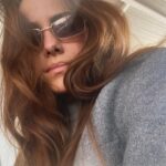 Deniz Barut Instagram - “Ben 4 kişiyim: 1 ben, 2 içimdeki, 3 aynadaki, 4 kalbimdeki... Ben’i geç, içimdeki zaten deli, kır aynadakini. Ya kalbimdeki?” …