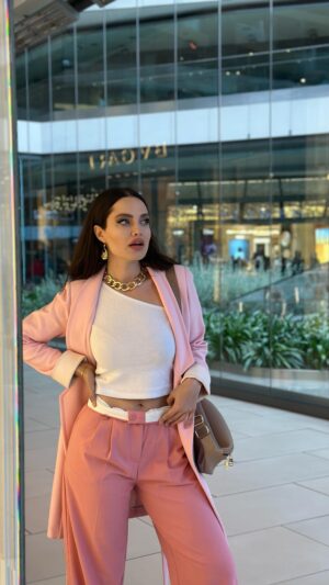 Deniz Durmaz Instagram - SEVGİLİLER,KADINLAR,ERKEKLER. KİMİN GÜNÜ VE NEDEN SEÇ?
.
:
.
.
#14şubat #sevgililergünü #sevgiliyehediye