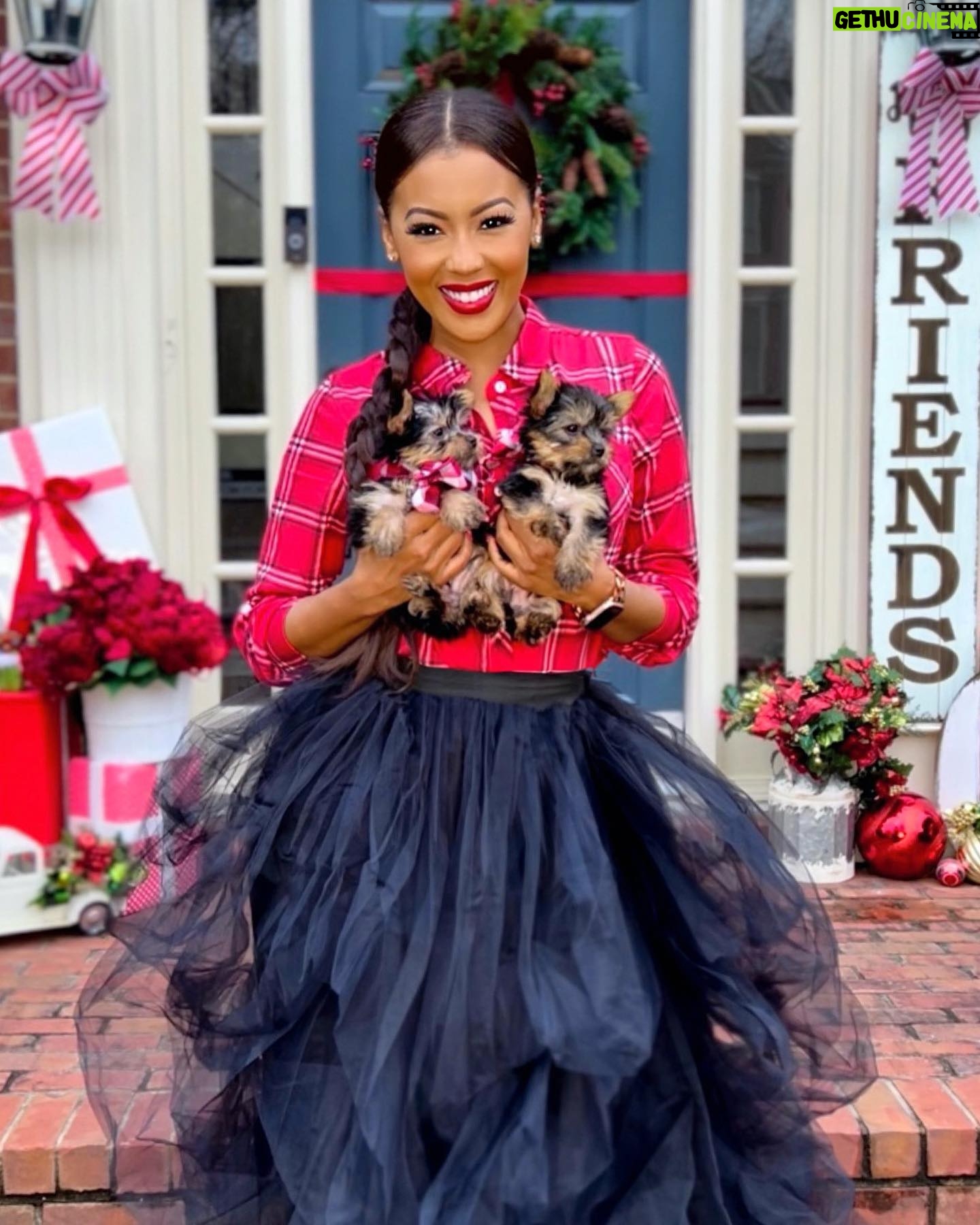 Denyce Lawton Instagram - Happy Holidays π₯°πβ₯οΈ Merry Christmas , Happy Hanukkah, Happy Kwanza π₯° #KimchiAndMochi πΆπ ( ON MY PROFILE PAGE π€£π« NOT propose page) OUTFIT PIECES: @amazonfashion @amazon @amazonprime