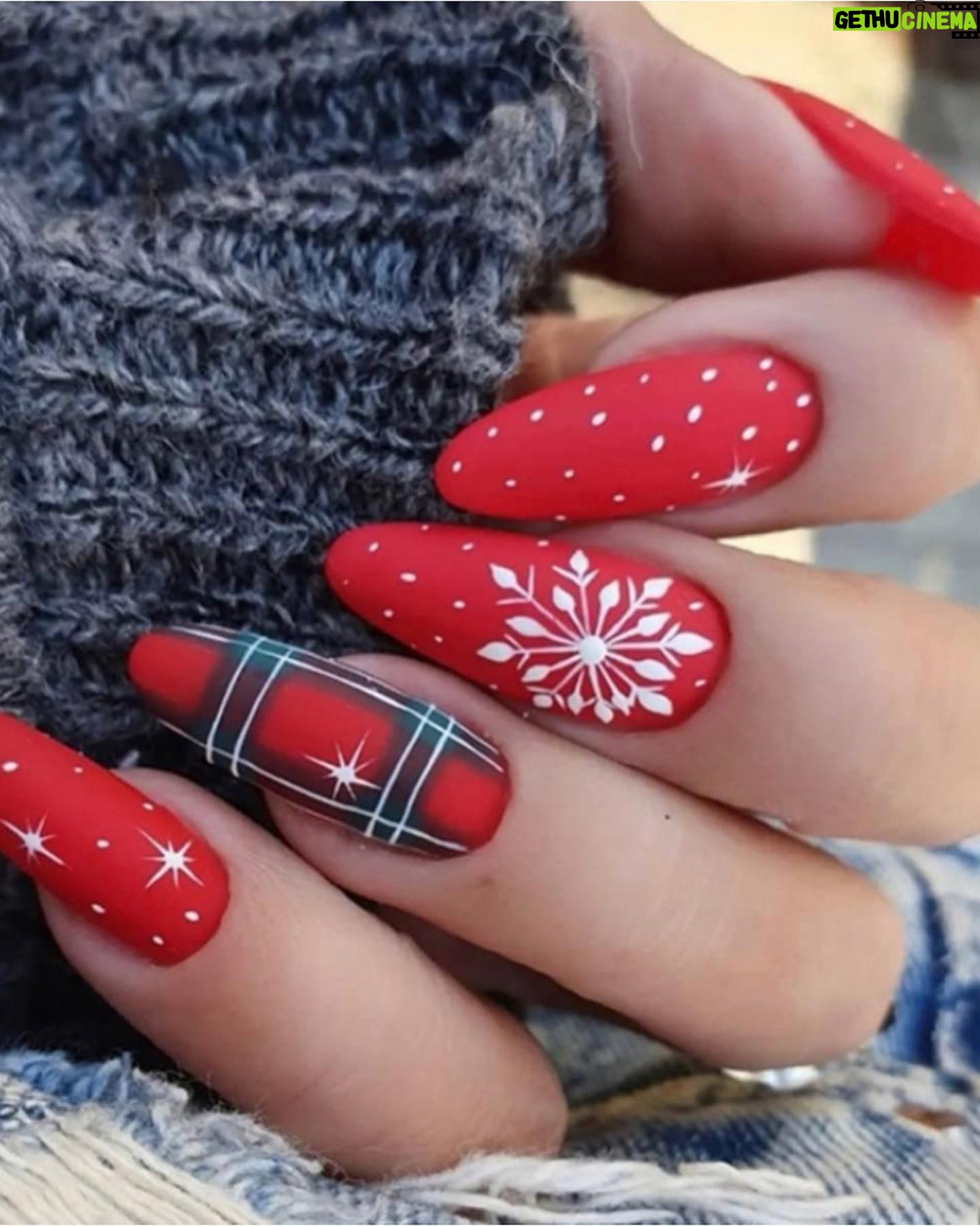 Denyce Lawton Instagram - Happy Holidays π₯°πβ₯οΈ Merry Christmas , Happy Hanukkah, Happy Kwanza π₯° #KimchiAndMochi πΆπ ( ON MY PROFILE PAGE π€£π« NOT propose page) OUTFIT PIECES: @amazonfashion @amazon @amazonprime