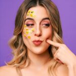 Denyzee Instagram - Nouvelle année, nouvelle photo de profil! Cette année je travaille sur des gros projets, en dehors de youtube, afin d’avoir de plus grands impacts auprès des gens, répandre du fun à plus grande échelle encore et encore et surtout permettre à chacun d’entre-vous de pouvoir réaliser vos rêves les plus fous. C’est ma mission pour 2023, on s’en reparle dans 362 jours 💜 vous, quels sont vos projets pour cette année? 📸@paulinedarley 📍@po.agency @studiomarcel.paris #2023 #selfie #portrait #purple #makeup #makeupinspiration #inspiration #portraitinspiration #photoshoot #portraitphotography #portraitphotoshoot #portraitphoto #hair #wavy #wavyhair #wavyhairstyle #haircut