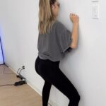 Denyzee Instagram - Apparemment seulement les femmes y arrivent 😰😂 #challenge #fun #funny #game #lol #comedy #sport #fitness #shape