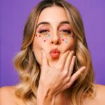 Denyzee Instagram - Nouvelle année, nouvelle photo de profil! Cette année je travaille sur des gros projets, en dehors de youtube, afin d’avoir de plus grands impacts auprès des gens, répandre du fun à plus grande échelle encore et encore et surtout permettre à chacun d’entre-vous de pouvoir réaliser vos rêves les plus fous. C’est ma mission pour 2023, on s’en reparle dans 362 jours 💜 vous, quels sont vos projets pour cette année? 📸@paulinedarley 📍@po.agency @studiomarcel.paris #2023 #selfie #portrait #purple #makeup #makeupinspiration #inspiration #portraitinspiration #photoshoot #portraitphotography #portraitphotoshoot #portraitphoto #hair #wavy #wavyhair #wavyhairstyle #haircut
