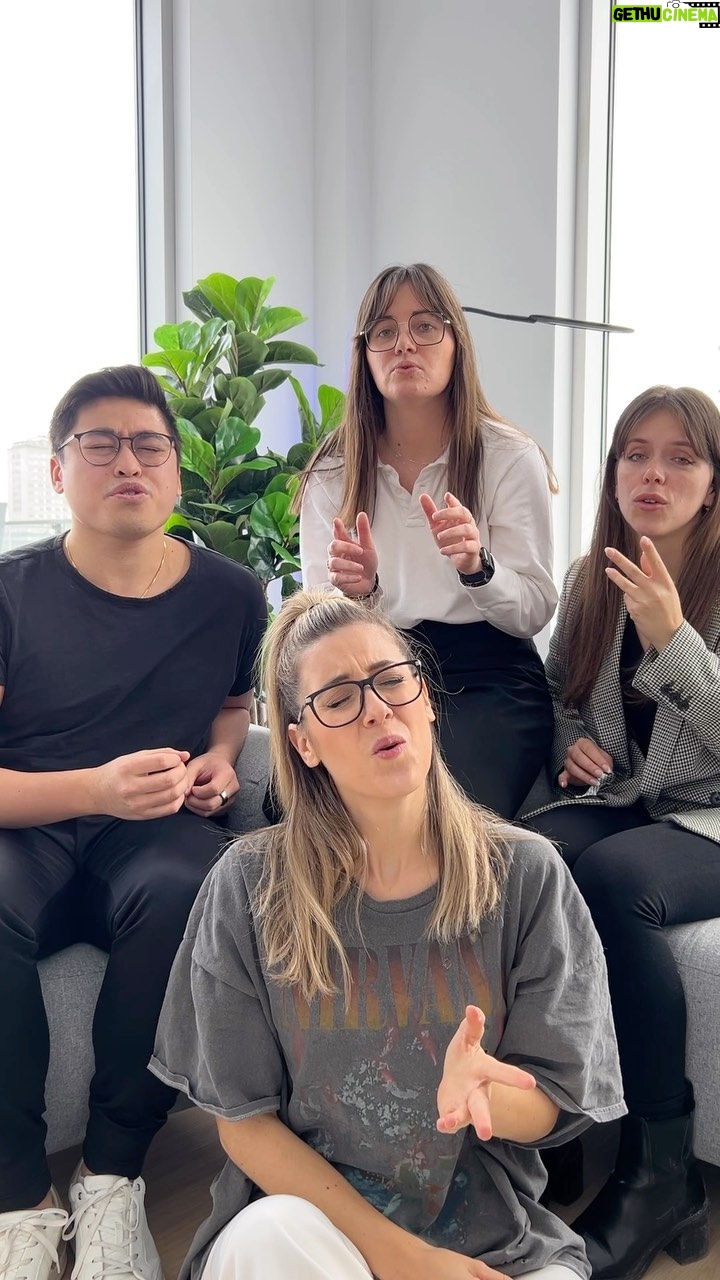 Denyzee Instagram - Qui chante? 😂😂 who’s the singer? 🎤 #challenge #tiktok #sing #song #iwillalwaysloveyou #singer #singing #fun #funny #meme #lol #comedy #game #friend #entreamis #amis #ami #jeu #jeux #jeuentreamis #gamer #gaming