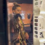 Denyzee Instagram - Bonsoir Paris, Bonsoir Québec, ici Céline! (de wish) 🤣🤣 Nouvelle vidéo sur YouTube! Qui l’a vu? Voici un petit photo dump de ces incroyables moments à Las Vegas 🎰✨ Notez la ressemblance sur /10 dans les commentaires. Thanks to @bodyguard_buddha for being our angel of the day! Merci à mon équipe de choc @manontuf et @amandine_gros_ ✨ #celine #celinedion #24h #doppleganger #sosie #sosiecelinedion #sosies #lasvegas #vegas #photodump #decemberdump #celinedionvegas