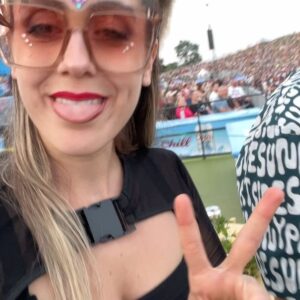 Denyzee Instagram - Photo dump de hier. Je vis ma meilleure vie 😻🎉🤍 

Soirée electro au @festivaleteqc c’était incroyable, avec @nervomusic @gryffin et @illenium quelle soirée! 

Comment se passe votre été? Est-ce que vous êtes déjà allé dans un festival de musique?

#music #musicfestival #festival #festivaloutfit #feq #festivaldetedequebec #festivaleteqc