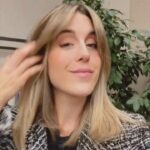 Denyzee Instagram - Qui ici a besoin de changement? Moi j’en avais énormément besoin et j’ai opté pour la petite frange. J’avais peur, mais finalement je trouve que c’est mignon. Merci à @virginietrc pour avoir pris soin de ma touffe! Avez-vous déjà osé les franges? 🤩💇🏼‍♀️ #haircut #hairstyle #hair #haircolor #hairtransformation #hairstyleoftheday #cheveux #coupe #coupedecheveux #coupecarré #coiffure #coiffeur