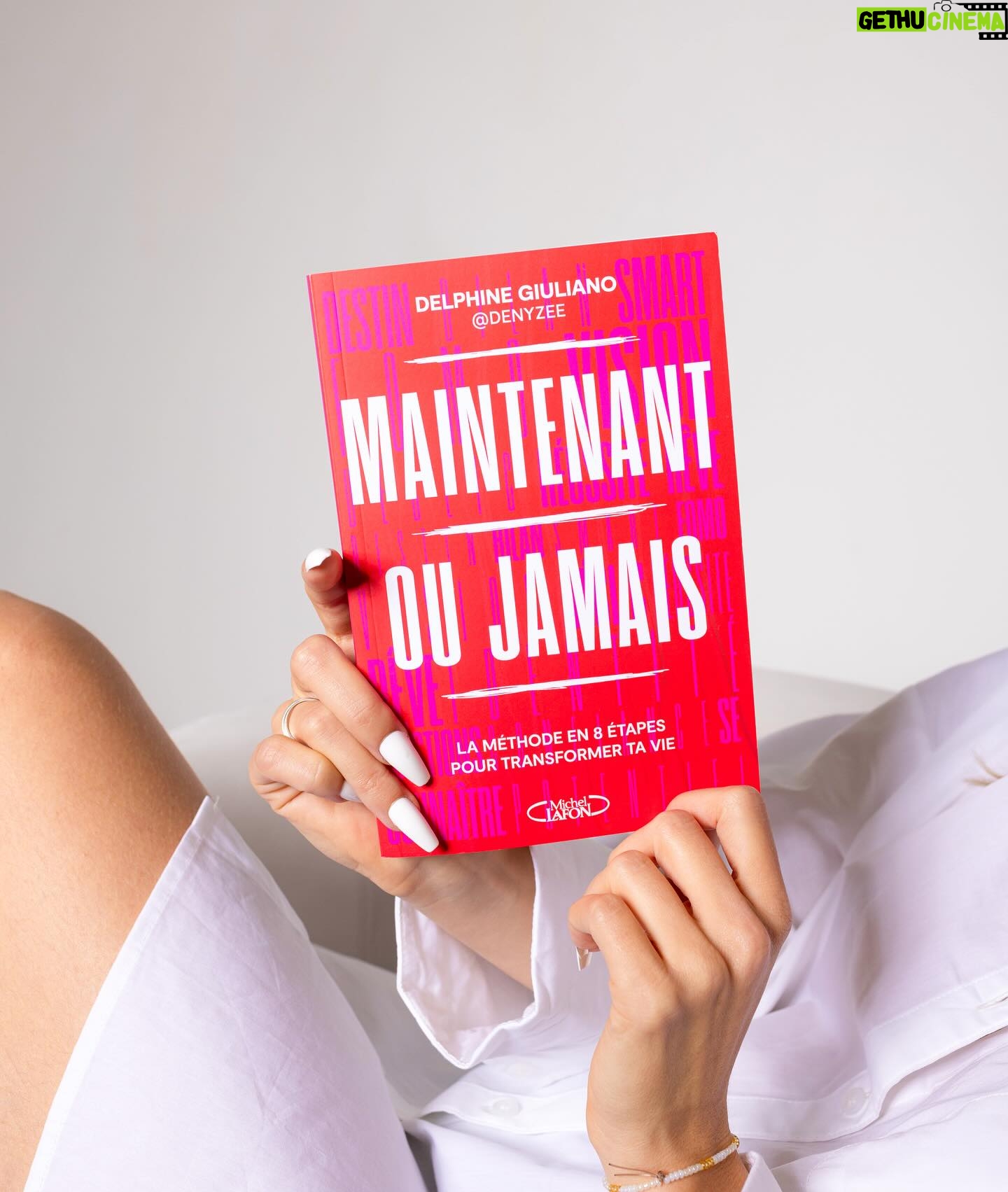 Denyzee Instagram - CONCOURS TERMINÉ ✅ Gagnez l’un des 20 exemplaires dédicacés de mon livre “Maintenant ou Jamais” ! ✨ J’ai 10 livres pour mes abonnés en France, Belgique ou Suisse et 10 pour ceux au Québec ! 🇫🇷🇧🇪🇨🇭🇨🇦 Pour participer, c’est simple : 1️⃣ Être abonné à mon compte Instagram @denyzee_ 2️⃣Taguez 2 amis en commentaire et écrivez le pays où vous vivez. 3️⃣ Like la publication. 🍀 Bonus: partage cette publication en story pour multiplier tes chances de gagner. C’est votre chance de découvrir ou de redécouvrir “Maintenant ou Jamais” et de plonger dans un voyage de réalisation de soi ! 🌈 📆 Le concours se termine le vendredi 8 décembre. Les gagnants seront annoncés dans mes stories et contactés en privé. Bonne chance à tous ! 🍀 📸 @aurorefouchez_ 💄 @makeupby.laure 📍 @studiomarcel.paris (merci @enrique_lemercier et toute l’équipe) #Concours #MaintenantOuJamais #Livre #Dédicace #France #Québec #Lecture #Inspiration