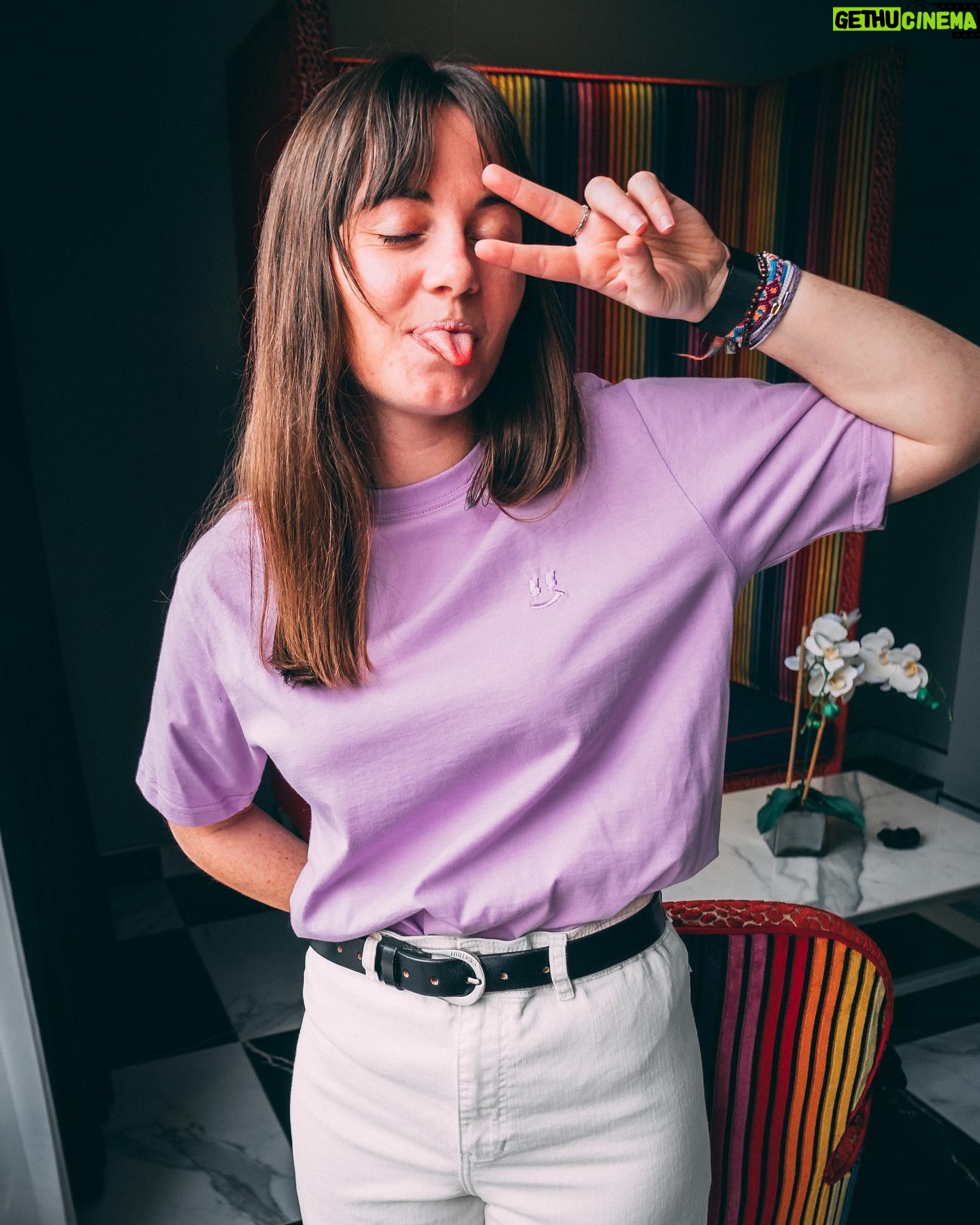Denyzee Instagram - C’est la finale 🫡🔥 Pour ma marque bébé @electricsugar.co on vous gâte pour la fin officiellement de la collection: jusqu’à -60% sur tout!! C'est votre dernière chance de vous procurer nos vêtements uniques et originaux avant qu'ils ne soient plus disponibles. Ne manquez pas cette opportunité ! 🔥 Merci à toutes et tous pour votre soutien et pour vos nombreux messages 😍🥰 vous êtes incroyable! Pour toute commande passée en mars, on tire 5 clients au sort pour tenter de remporter une surprise de taille et un appel visio avec moi pour vous annoncer la grande nouvelle 🥳🥳🥰🥰 Trop hâte ☀️☀️🤍🤍 #fashion #outfit #streetwear