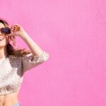 Denyzee Instagram - Souvenir d’un cool photoshoot à Los Angeles 📸 avec la merveilleuse @tammievalerofficial. J’ai toujours rêvé faire des shooting photo, pourtant je suis toujours gênée quand vient le moment d’être devant la caméra et de paraître décontractée. Je met mon cerveau sur off et je souris 😂😂 J’adore trouver un photographe dans les endroits que je visite et immortaliser ces moments, c’est comme un petit cadeau que je me fais, pour avoir un souvenir des moments heureux que je vis 🤍 un peu de self love, ça fait du bien et je vous encourage à prendre ce petit temps de bonheur pour vous, même si ça vous gêne. Quelle est la chose que vous aimeriez faire mais que vous n’osez pas? Hâte de lire vos commentaires 🎉 #fashion #photoshoot #la #losangeles #outfit #ootd #fashionblogger #fashionstyle #trusttheprocess #trust #confiance #motivation #motivational #paulsmith #paulsmithpinkwall #pinkwall #pinkaesthetic