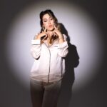 Denyzee Instagram – Ici Madame Irma 🔮 je vois dans ma boule plein de beaux moments avec ceux que vous aimez dans les jours qui arrivent… Alors, je vous souhaite de belles fêtes, plein d’amour et surtout de répondre à cette question: Qu’est-ce qui te rend unique et différent(e) des autres? 👀

Bisoussss la famille 😘😘 et Noyeux Joël! Tata dédé xx

📸 @aurorefouchez_ 
💄 @makeupby.laure 
📍 @studiomarcel.paris @enrique_lemercier 

#cartes #jeudeconversation #jeuconversationnel #jeux #jeu #carte #joyeuxnoël #cadeaunoël #cadeau #cadeaux #photoshoot #shoot #photography