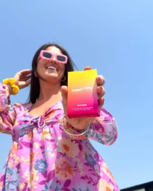 Denyzee Instagram - Today, it’s a big day 🎉 C’est officiel, c’est lancé! Je suis fière de vous annoncer que j’ai créé ma marque @fivehappy.co qui a pour mission de prévenir les problèmes liés à la santé mentale en proposant des produits à utiliser au quotidien qui permettent de cultiver son bien-être, réduire la pression, le stress et réduire l’anxiété en seulement 5 minutes par jour! 

Parce que je suis convaincue que TOUT peut changer en 5 minutes, c’est important pour moi de faire ma part pour laisser une empreinte positive sur la planète, en vous aidant à vivre au delà de votre zone de confort, à oser faire ce que vous n’avez jamais osé faire et à vivre la vie que vous avez toujours rêvé d’avoir ✨🤍

Moi aussi j’en suis passée par des phases très sombres, j’ai été 2 fois en dépression, j’ai eu du mal parfois à remonter la pente, mais j’y suis arrivée, et si je l’ai fais c’est que n’importe qui peut le faire 🤍 

Merci pour toutes ces années de soutien, sans vous, je n’y serais pas arrivé, alors à moi de faire ma part pour vous redonner ce que vous méritez! Que l’aventure commence 🥳🤍🎉🤩☀️✨🫶🩵🫣🤞🏼🥇👀🙌🏼😇