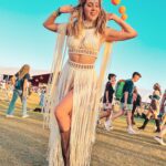 Denyzee Instagram - J’ai eu la chance de vivre l’expérience Coachella avec @cocacolafr 🥳🎡 Voici un petit résumé de mes looks portés lors du festival de musique le plus connu des États-Unis. #cokestudio #coachella @coachella #coachellastyle #ootd #coachellaoutfit #coachella2023 #partenariatrémunéré