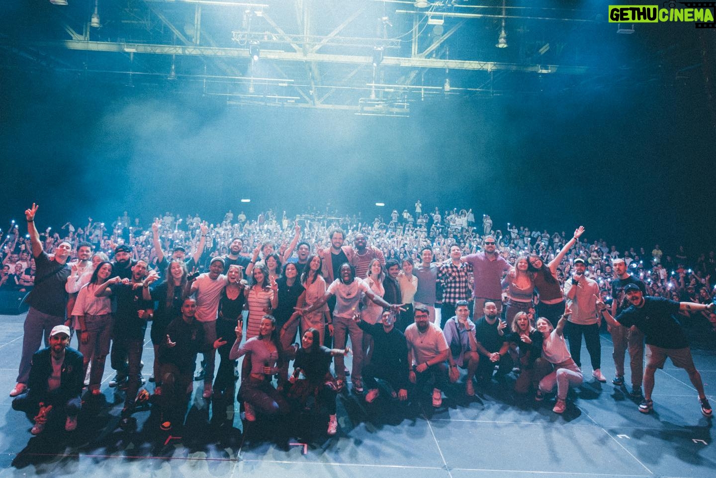 Denyzee Instagram - Le cœur rempli d’émotions 🥰🇨🇭Week-end de folie au @royaumeduweb où j’ai pu de nouveau vous voir, vous serrer dans les bras, vous faire rire et parfois pleurer 🥹 Ça fait 4 ans que ce moment devait arrivé et je peux enfin cocher cet événement de ma bucketlist ✅ Un énorme merci à tous ceux qui étaient présent ce week-end à Genève pour ces instants magiques qui resteront à jamais gravés dans ma mémoire. Sous l’objectif de @flavian_couvreur et @laurag_photo 🤍🤍 Merci à @bertrandsaillen et au @royaumeduweb pour votre confiance et pour m’avoir confié l’animation de la scène des créateurs pendant 72h, moi qui n’ai jamais fait ça. Je suis quasiment prête pour un one woman show après tout ça! J’ai eu la chance de recevoir des invités d’exception et d’échanger avec eux sur divers sujets 🤍 merci à touuuuss, merci la suisse, merci mes cœurs pour ces instants intenses en émotions 🔥 Votre hôte, tata dede 🥲😇 #royaume #royaumeduweb #geneve #danse #challenge #animation #evenement #event #octobre