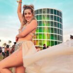 Denyzee Instagram - Coachella jour 2 🎡☀️ aujourd’hui au programme c’est: @rosalia.vt, @taleofus, @blackpinkofficial, @ericprydz et @calvinharris 🥹 Note mon outfit /10 dans les commentaires ☀️💜 #coachella #coachellaoutfit #coachellastyle #coachellafestival #coachella2023 @coachella