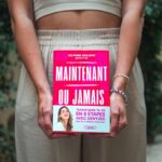 Denyzee Instagram - La tournée commence demain! J’ai super hâte de pouvoir vous prendre dans les bras, de vous rencontrer et de mettre des visages sur des gens qui me soutiennent! Écrire un livre, c’est tellement un énorme projet, beaucoup de travail, mais vous voir l’avoir dans les mains, le lire et m’envoyer vos retours est la plus belle des récompenses que j’ai pu expérimenté dans ma vie. Ça transcende toutes les émotions que j’ai pu expérimenter jusqu’à présent, c’est vraiment fou de me dire que jusqu’à présent j’avais pu « aider » et « challenger » une dizaine de mes proches à sortir de leur zone de confort, mais qu’à partir de maintenant je peux en challenger des centaines de milliers en même temps! 🤍 Autant que l’avenir et les réseaux sociaux me font parfois peur, autant que je trouve l’impact extrêmement puissant et incroyable! 🤯🤩 Merci à tous pour vos retours et j’ai hâte de vous rencontrer 🫶 #livre #maintenantoujamais #book #livreaddict #livres #sortielivre @editionsmichellafon