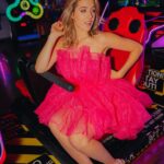 Denyzee Instagram – Une journée bien bien basique dans le monde de Barbie 😂😂 Shoot par @marinaandcamera à @vegas c’était incroyable! 

Quel est l’endroit que tu rêves visiter?

#vegas @nynyvegas #nynyvegas #nynyvegashotel #barbie #barbiedoll #barbiestyle #barbiegirl #outfit
