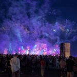 Denyzee Instagram - Tomorrowland jour 1 ☀️🤩🎉 quel incroyable festival, coloré, féerique et hors du temps! Moi qui adore la musique électronique, c’est vraiment un monde à part, une autre planète 🪐 qui rêve d’y aller? @tomorrowland #tomorrowland #cokestudio #tomorrowlandoutfit #tomorrowland_womens #tomorrowland2023